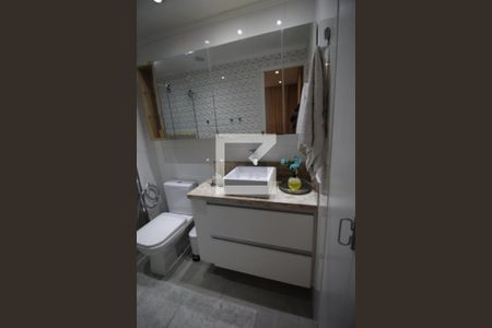 Banheiro de apartamento para alugar com 1 quarto, 55m² em Vila Gomes, São Paulo