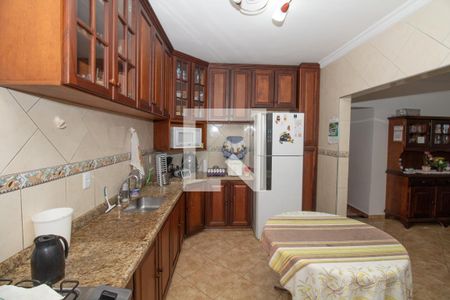 Casa à venda com 180m², 3 quartos e 3 vagas Casa à venda com 180m², 3 quartos e 3 vagasCozinha