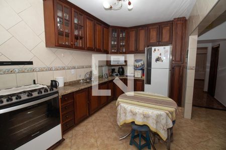 Casa à venda com 180m², 3 quartos e 3 vagas Casa à venda com 180m², 3 quartos e 3 vagasCozinha