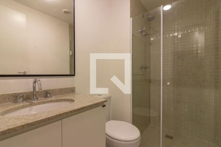 Banheiro de kitnet/studio para alugar com 1 quarto, 27m² em Pinheiros, São Paulo