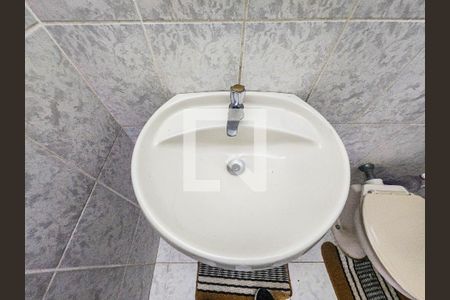 Banheiro de apartamento para alugar com 1 quarto, 55m² em Vila Júlia, Guarujá