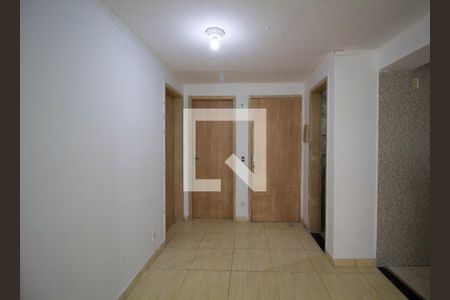 Sala de apartamento à venda com 3 quartos, 49m² em Vila Carmosina, São Paulo