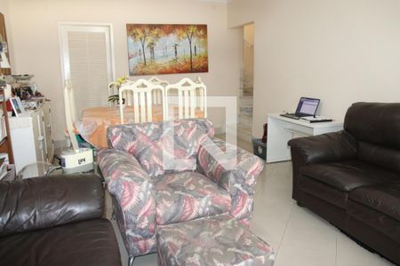 Sala de casa para alugar com 3 quartos, 200m² em Vila Gustavo, São Paulo