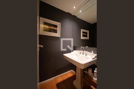 Apartamento à venda com 490m², 4 quartos e 4 vagas Apartamento à venda com 490m², 4 quartos e 4 vagasLavabo