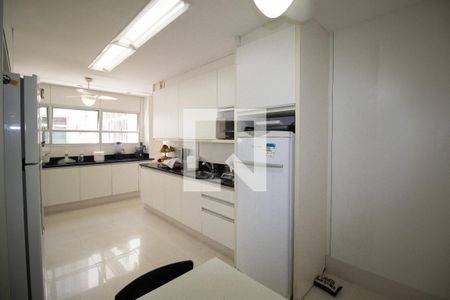 Apartamento à venda com 490m², 4 quartos e 4 vagas Apartamento à venda com 490m², 4 quartos e 4 vagasCozinha