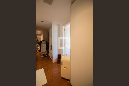 Apartamento à venda com 490m², 4 quartos e 4 vagas Apartamento à venda com 490m², 4 quartos e 4 vagasCloset da Suíte Master