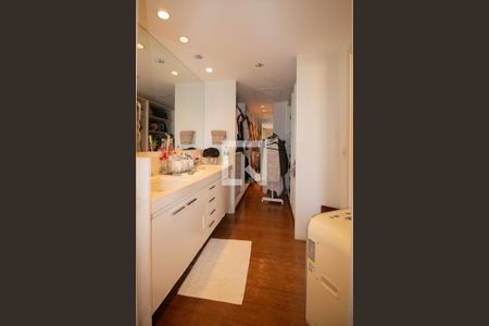 Apartamento à venda com 490m², 4 quartos e 4 vagas Apartamento à venda com 490m², 4 quartos e 4 vagasCloset da Suíte Master