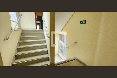 Apartamento para alugar com 50m², 1 quarto e sem vaga Apartamento para alugar com 50m², 1 quarto e sem vagaEscada