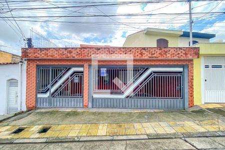 Casa à venda com 236m², 3 quartos e 3 vagasFachada