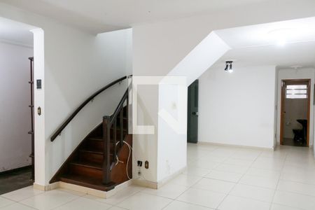 Casa à venda com 168m², 3 quartos e 2 vagasSala