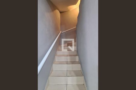Escada acesso quartos de casa de condomínio à venda com 2 quartos, 113m² em Piedade, Rio de Janeiro