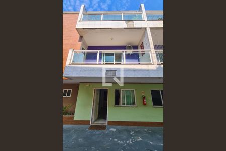 Casa de condomínio à venda com 113m², 2 quartos e 1 vaga Casa de condomínio à venda com 113m², 2 quartos e 1 vagaFachada