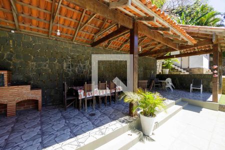 Casa de condomínio à venda com 800m², 4 quartos e 5 vagasQuintal