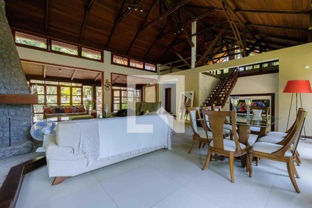 Casa de condomínio à venda com 800m², 4 quartos e 5 vagasSala