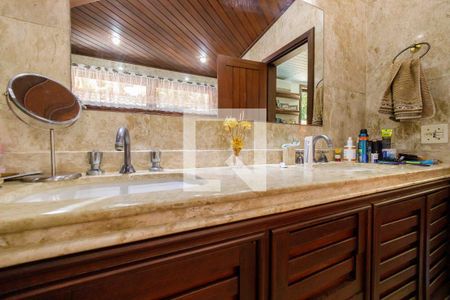 Casa de condomínio à venda com 800m², 4 quartos e 5 vagasBanheiro Suíte 2