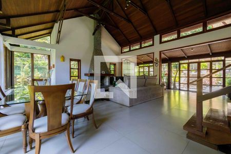 Casa de condomínio à venda com 800m², 4 quartos e 5 vagasSala