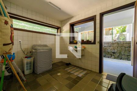 Casa de condomínio à venda com 800m², 4 quartos e 5 vagasÁrea de Serviço