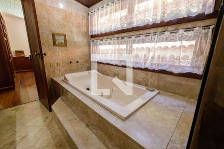 Casa de condomínio à venda com 800m², 4 quartos e 5 vagasBanheiro Suíte 2