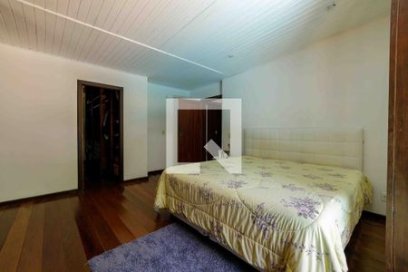 Casa de condomínio à venda com 800m², 4 quartos e 5 vagasSuíte 2