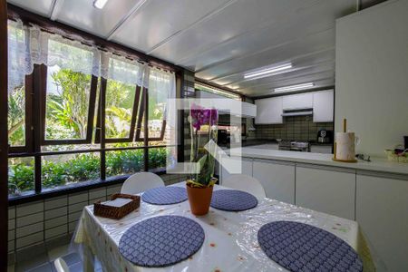 Casa de condomínio à venda com 800m², 4 quartos e 5 vagasCozinha