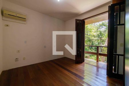 Casa de condomínio à venda com 800m², 4 quartos e 5 vagasSuíte 3