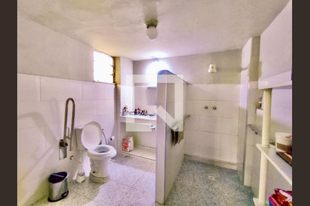 Casa à venda com 220m², 5 quartos e 1 vaga Casa à venda com 220m², 5 quartos e 1 vagaSuíte banheiro