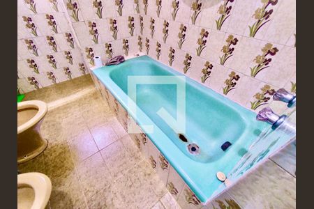 Casa à venda com 220m², 5 quartos e 1 vaga Casa à venda com 220m², 5 quartos e 1 vagaBanheiro social