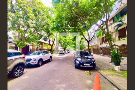 Casa à venda com 220m², 5 quartos e 1 vaga Casa à venda com 220m², 5 quartos e 1 vagaVista da Rua