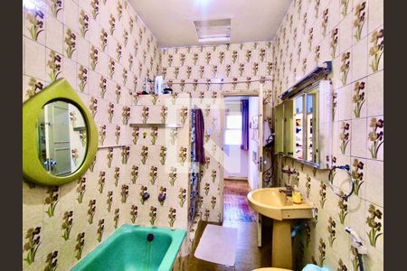 Casa à venda com 220m², 5 quartos e 1 vaga Casa à venda com 220m², 5 quartos e 1 vagaBanheiro social