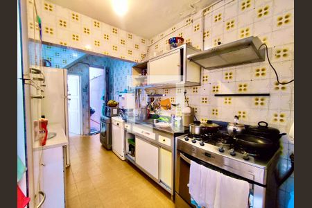 Casa à venda com 220m², 5 quartos e 1 vaga Casa à venda com 220m², 5 quartos e 1 vagaCozinha