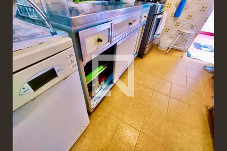 Casa à venda com 220m², 5 quartos e 1 vaga Casa à venda com 220m², 5 quartos e 1 vagaCozinha