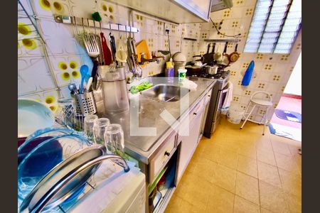 Casa à venda com 220m², 5 quartos e 1 vaga Casa à venda com 220m², 5 quartos e 1 vagaCozinha