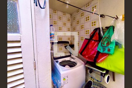 Casa à venda com 220m², 5 quartos e 1 vaga Casa à venda com 220m², 5 quartos e 1 vagaÁrea serviço