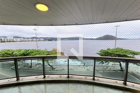 Apartamento à venda com 180m², 4 quartos e 3 vagas Apartamento à venda com 180m², 4 quartos e 3 vagasVista da Rua