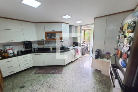 Apartamento à venda com 180m², 4 quartos e 3 vagas Apartamento à venda com 180m², 4 quartos e 3 vagasCozinha