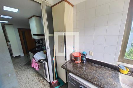 Apartamento à venda com 180m², 4 quartos e 3 vagas Apartamento à venda com 180m², 4 quartos e 3 vagasÁrea de Serviço