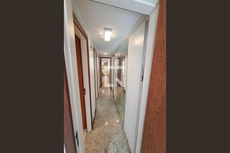 Apartamento à venda com 180m², 4 quartos e 3 vagas Apartamento à venda com 180m², 4 quartos e 3 vagasCorredor