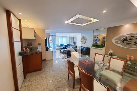 Apartamento à venda com 180m², 4 quartos e 3 vagas Apartamento à venda com 180m², 4 quartos e 3 vagasSala