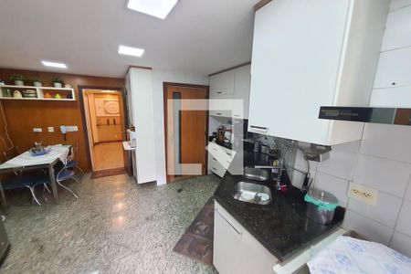 Apartamento à venda com 180m², 4 quartos e 3 vagas Apartamento à venda com 180m², 4 quartos e 3 vagasCozinha