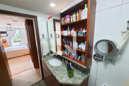 Apartamento à venda com 180m², 4 quartos e 3 vagas Apartamento à venda com 180m², 4 quartos e 3 vagasBanheiro da Suíte 2