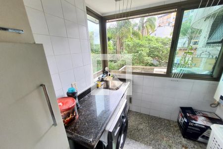 Apartamento à venda com 180m², 4 quartos e 3 vagas Apartamento à venda com 180m², 4 quartos e 3 vagasÁrea de Serviço