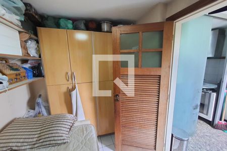 Apartamento à venda com 180m², 4 quartos e 3 vagas Apartamento à venda com 180m², 4 quartos e 3 vagasDependência de Empregada