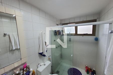 Apartamento à venda com 180m², 4 quartos e 3 vagas Apartamento à venda com 180m², 4 quartos e 3 vagasBanheiro da Suíte 1