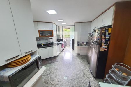 Apartamento à venda com 180m², 4 quartos e 3 vagas Apartamento à venda com 180m², 4 quartos e 3 vagasCozinha