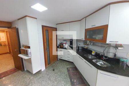 Apartamento à venda com 180m², 4 quartos e 3 vagas Apartamento à venda com 180m², 4 quartos e 3 vagasCozinha
