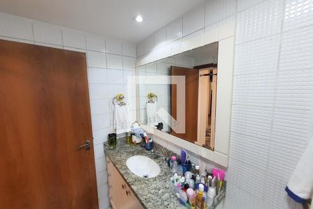 Apartamento à venda com 180m², 4 quartos e 3 vagas Apartamento à venda com 180m², 4 quartos e 3 vagasBanheiro da Suíte 1