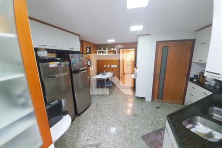 Apartamento à venda com 180m², 4 quartos e 3 vagas Apartamento à venda com 180m², 4 quartos e 3 vagasCozinha