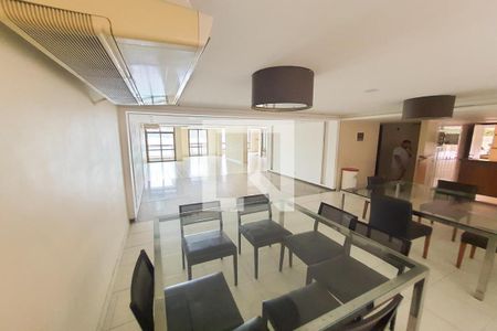 Apartamento à venda com 180m², 4 quartos e 3 vagas Apartamento à venda com 180m², 4 quartos e 3 vagasÁrea comum - Salão de festas