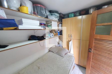 Apartamento à venda com 180m², 4 quartos e 3 vagas Apartamento à venda com 180m², 4 quartos e 3 vagasDependência de Empregada
