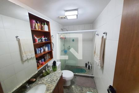 Apartamento à venda com 180m², 4 quartos e 3 vagas Apartamento à venda com 180m², 4 quartos e 3 vagasBanheiro da Suíte 2